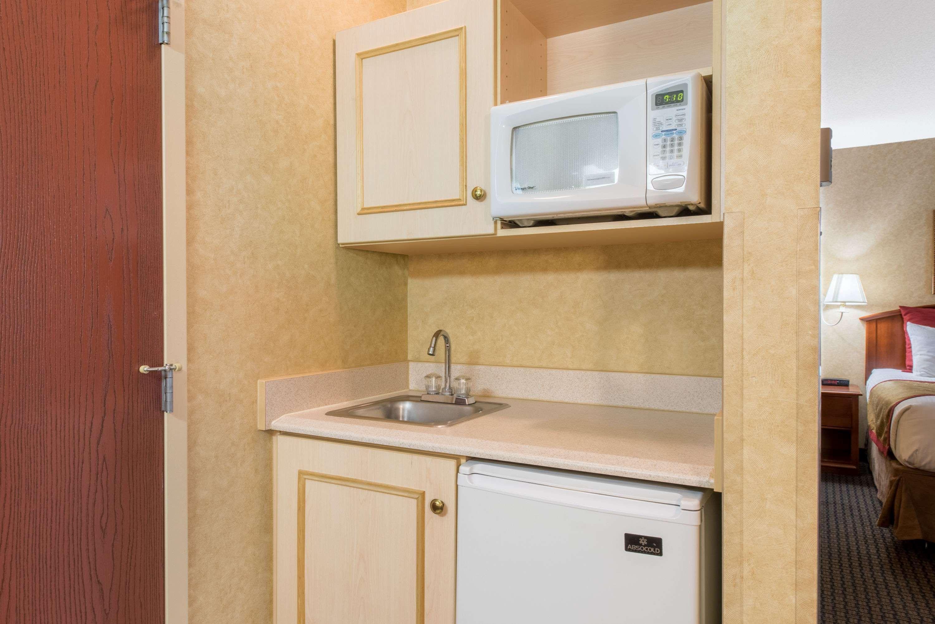 Lancaster Suites Hotel 3*